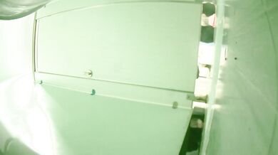 8月最新流出厕拍大神潜入某艺校女厕偷拍多个身材颜值都不错的舞蹈生 脱衣 露胸 尿尿